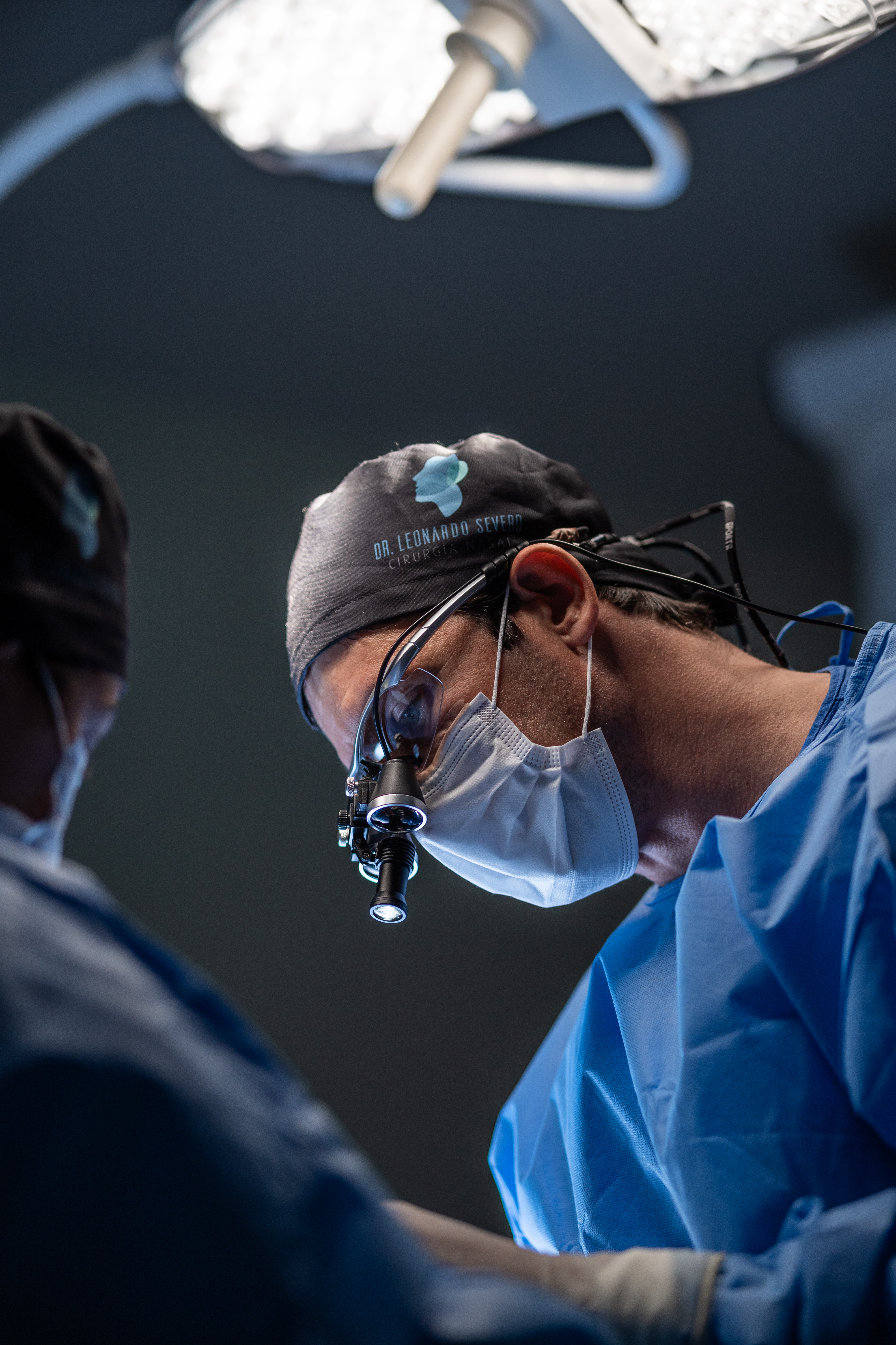 Dr. Leonardo Severo em centro cirúrgico